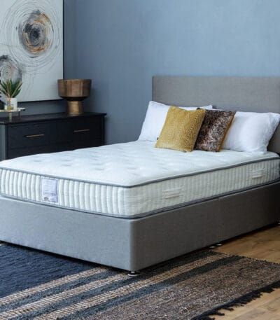 Divan bed with 2000 pocket sprung mattress